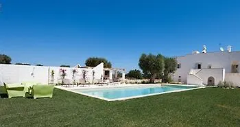 Hotel Helloapulia Masseria Pepenofio 3*
