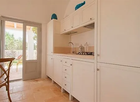 Hotel Helloapulia Masseria Pepenofio 3*